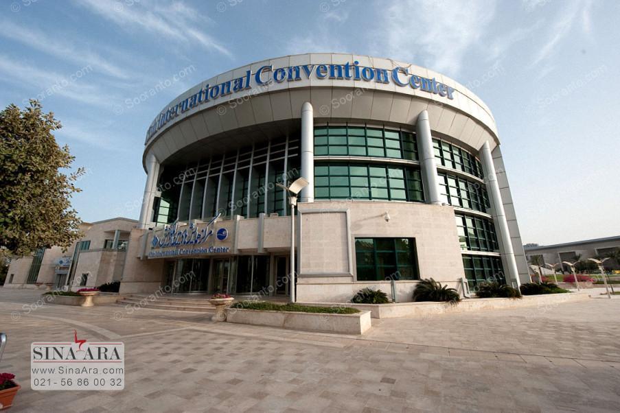 طراحی و تجهیز سالن همایش در کیش: مسیرهای عبور کابل و اهمیت آن